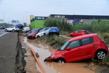 Spagna travolta da alluvioni, devastata Valencia: oltre 60 morti e molti dispersi